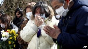 Victims' relatives weep at burial