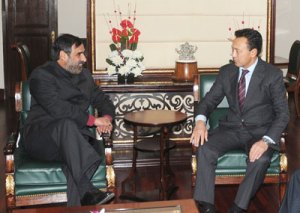 Anand Sharma an Mynbayev discuss agreement