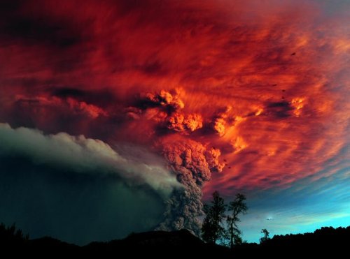 Chiles_puyehue_volcano_spews_c