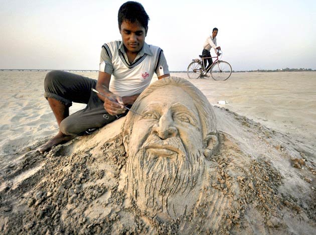 MF Hussain Sand portrait in Allahabad