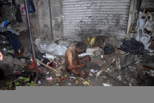 Multiple blasts hit Mumbai 01