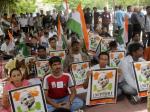 Protesting Anna arrest in various cities of India - Hyderabad, AP