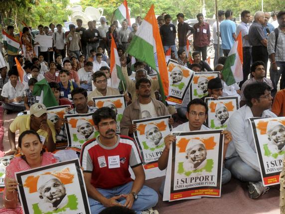 Protesting Anna arrest in various cities of India - Hyderabad, AP