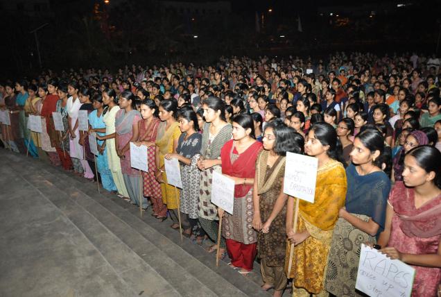 డిసెంబరు 21 న విద్యార్ధినుల నిరసన -ఫొటో: ది హిందూ