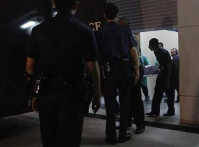 Undertakers and hospital staff carry the body of the Delhi gang rape victim into a van as they leave Mount Elizabeth Hospital for the morgue in Singapore December 29, 2012. REUTERS/Edgar Su