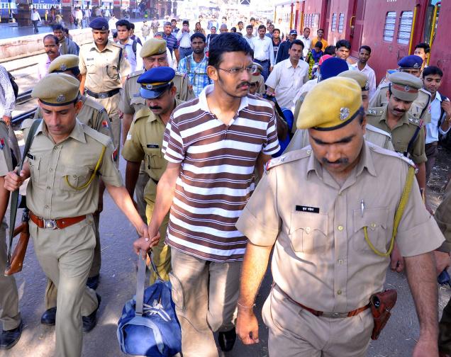 జైపూర్ రైల్వే స్టేషన్ లో బెట్టి మొహంతి