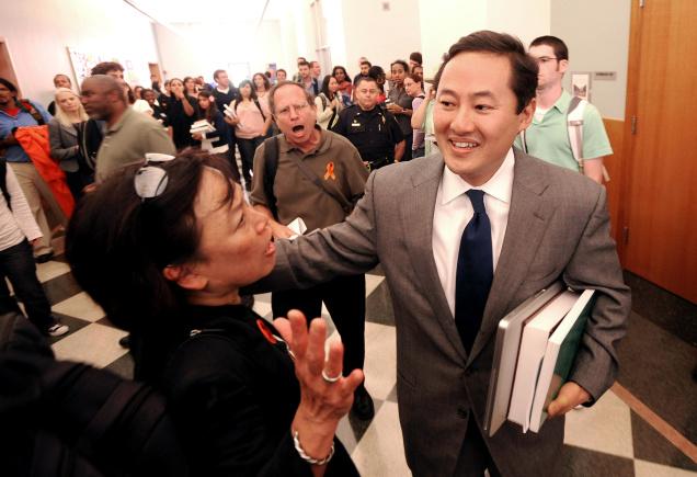 జాన్ యూ. ఖైదీల చిత్రహింసలను చట్టబద్ధం చేసేందుకు చట్టం రూపొందించిన ప్రొఫెసర్ (ది హిందు)