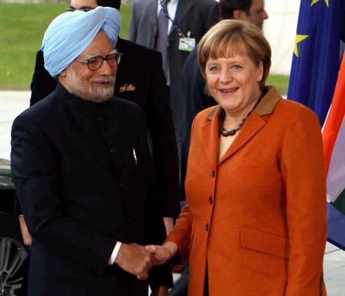 ఏంజెలా మెర్కెల్ తో కలిసి అరుదైన నవ్వులతో ప్రధాని