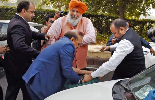 O P Sharma hitting Ameeq Jamai -The Hindu