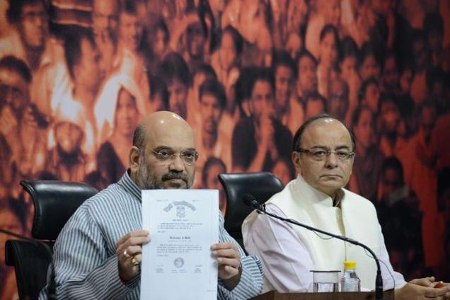 Sha, Jaitley display certificates